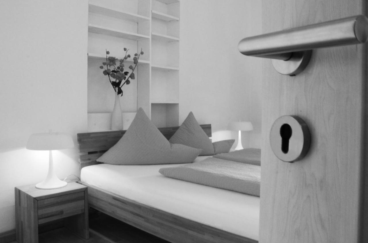 Pension Stoi Budget Guesthouse Innsbruck Esterno foto